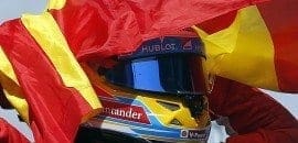 Comissários advertem Fernando Alonso por carregar bandeira