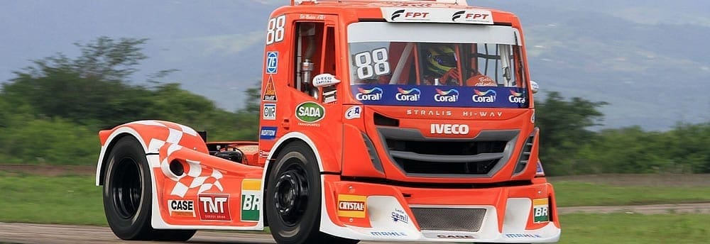 Monteiro lidera treino marcado por acidente de Pachenki