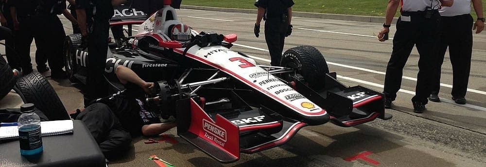 Helio Castroneves larga em Detroit de olho na meteorologia