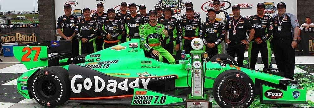 James Hinchcliffe vence pela terceira vez na temporada
