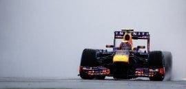 Sob chuva, Ricciardo lidera primeiro treino livre em Silverstone