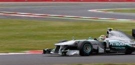 Em casa, Hamilton voa e garante pole position em Silverstone