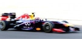 Webber voa no final do treino e conquista pole position em Abu Dhabi