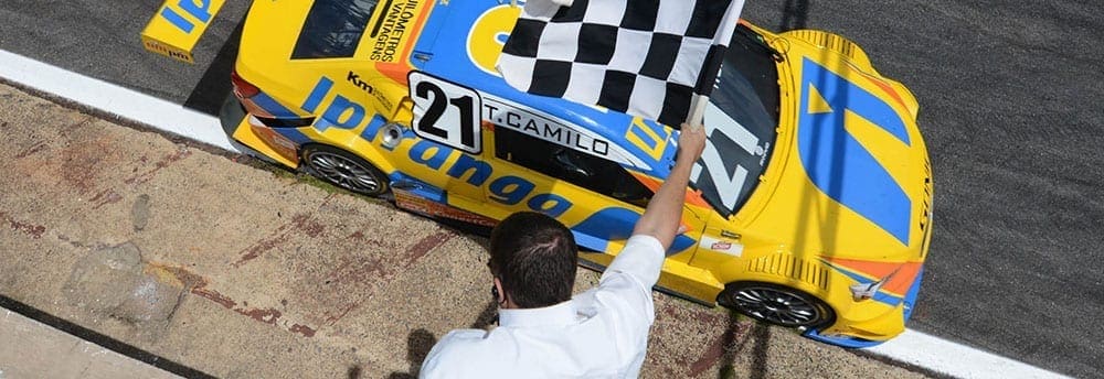 Thiago Camilo vence em Brasília e lidera Stock Car