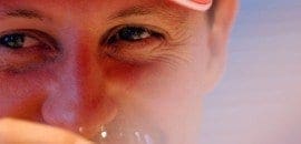 Schumacher permanece em estado crítico, dizem médicos