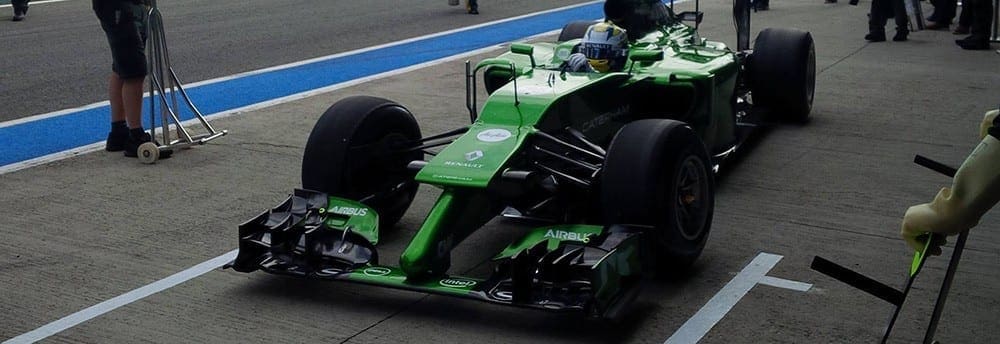 Caterham apresenta CT05 com bico tamanduá e degrau