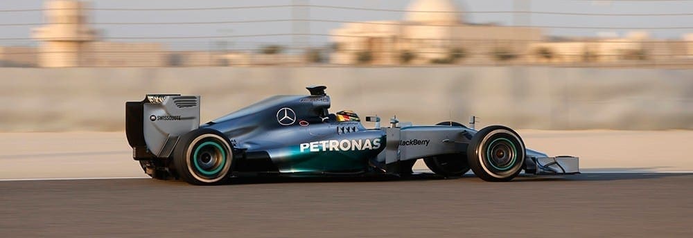 Hamilton coloca Mercedes na frente no Bahrain