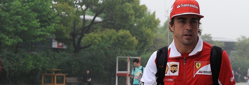 Fernando Alonso lidera primeiro treino em Xangai