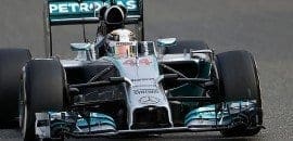 Lewis Hamilton supera Alonso e lidera sexta na China