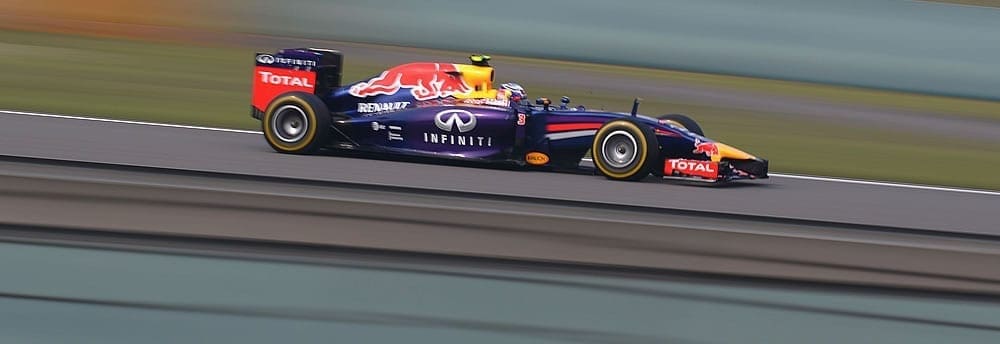 Daniel Ricciardo lidera último treino livre em Xangai