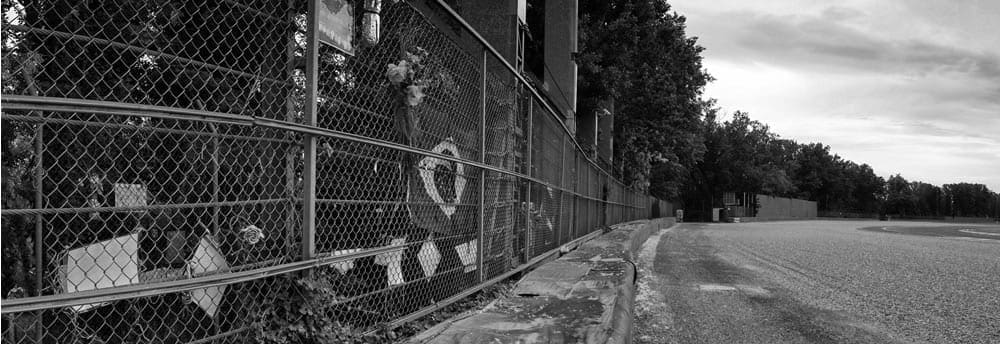 Milhares de fãs homenageiam Ayrton Senna em Ímola