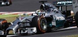Mercedes domina primeiro dia de treinos em Silverstone
