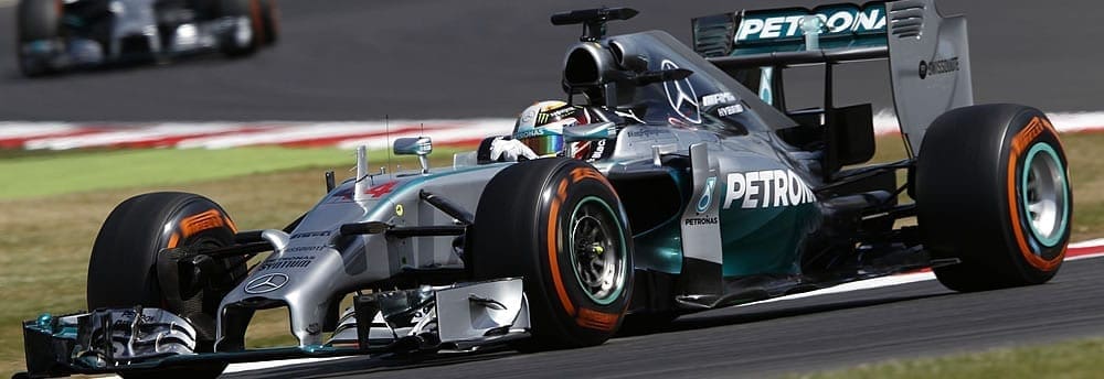 Mercedes domina primeiro dia de treinos em Silverstone