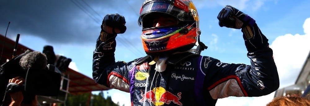 Ricciardo aproveita batida entre Rosberg e Hamilton e vence GP da Bélgica