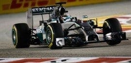 Hamilton vence em Singapura, aproveita abandono de Rosberg e assume a liderança