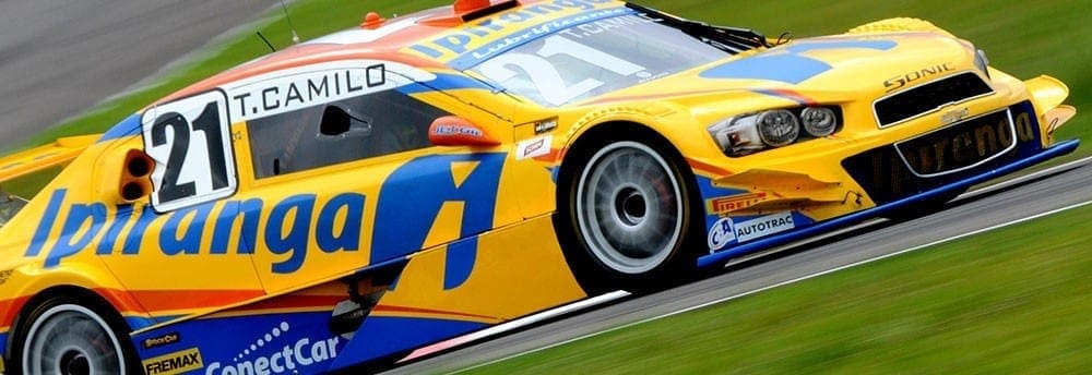 Thiago Camilo larga na pole em Santa Cruz