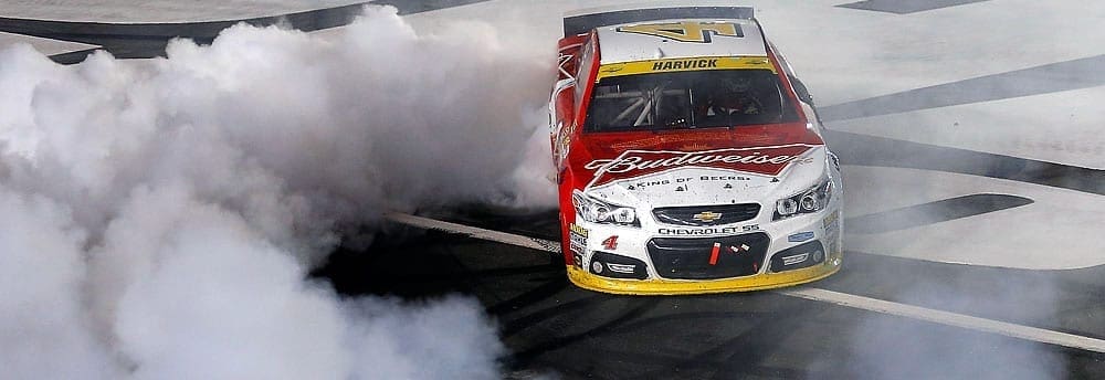 Harvick vence em Phoenix; quatro candidatos ao título definidos