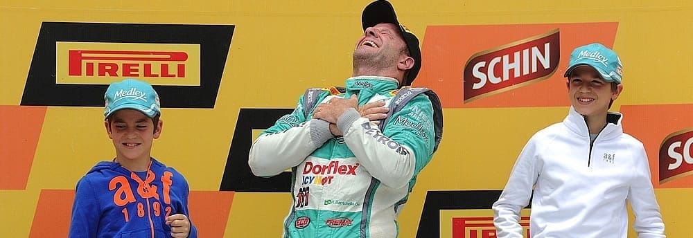 <b>Rubens Barrichello é campeão da Stock Car</b>