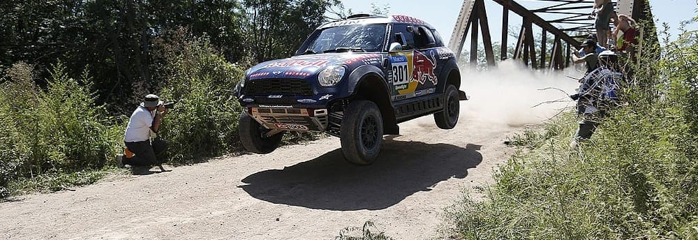 Príncipe não se abala com punição e vence etapa dos carros