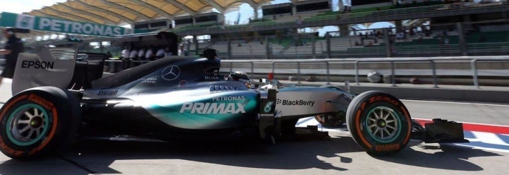 Mercedes domina primeiros treinos e liderança fica dividida