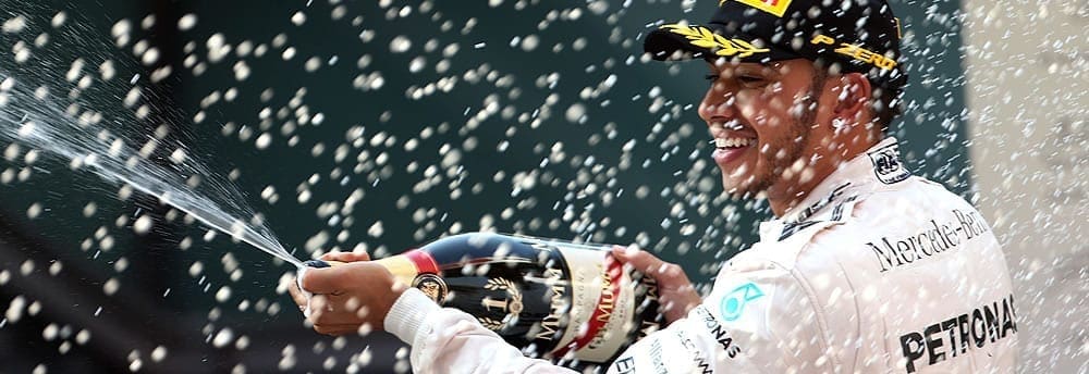 <b></noscript>Lewis Hamilton vence GP da China com facilidade</b>