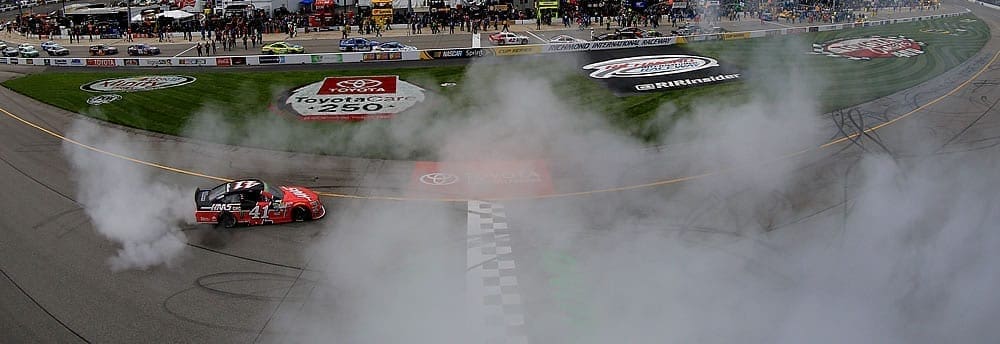 Kurt Busch volta a vencer na NASCAR Sprint Cup