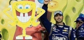 Jimmie Johnson surpreende no final e vence no Kansas