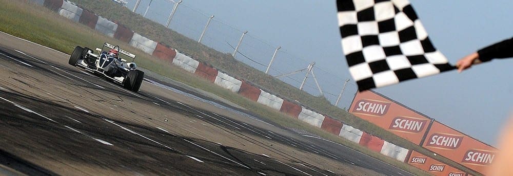 F-3 Brasil: Largando do box, Piquet vence a segunda em Santa Cruz