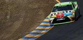 Kyle Busch acerta na estratégia e vence em Sonoma