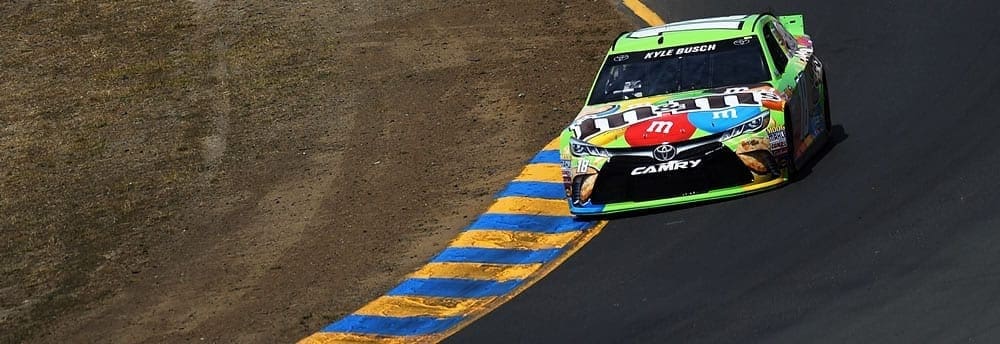 Kyle Busch acerta na estratégia e vence em Sonoma