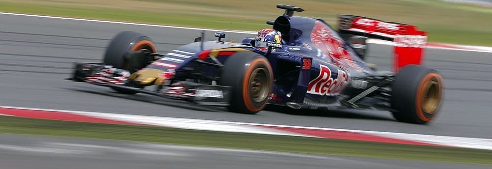 Ao contrário do seu companheiro, Verstappen fica insatisfeito com o 13º