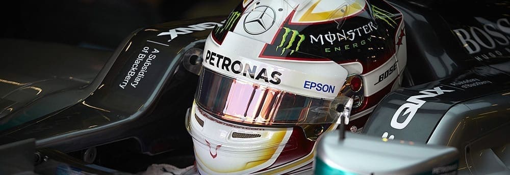 <b></noscript>Com chuva e fortes emoções, Lewis Hamilton vence o GP da Grã-Bretanha</b>