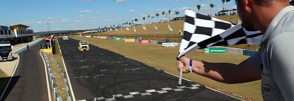 Felipe Giaffone ganha Fórmula Truck em Goiânia