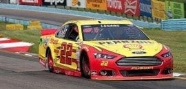 Harvick tem pane seca nas últimas curvas e Logano vence em Watkins Glen