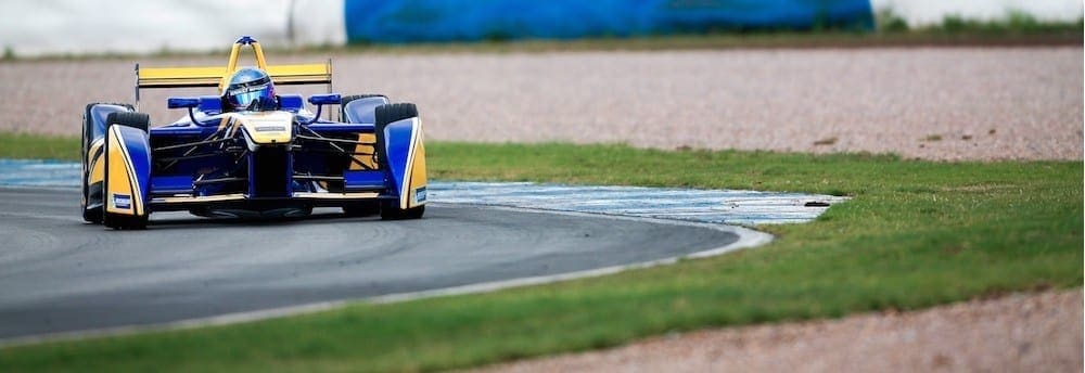 Sebastien Buemi lidera primeiro dia de testes em Donington Park