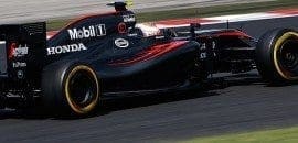 Dupla da McLaren usará dois motores cada na Bélgica