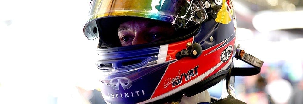 Daniil Kvyat é repreendido pelos comissários pela segunda vez na temporada