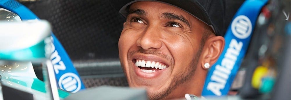 Hamilton comemora suas “duas voltas mais rápidas” pela pole-position