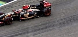 Ecclestone paga salários da Lotus e equipe pode não correr na Itália