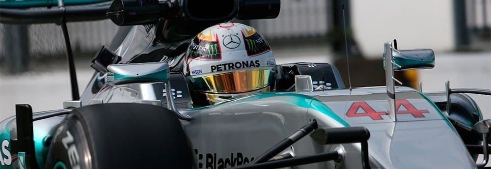Em Monza, Lewis Hamilton domina os treinos livres por completo