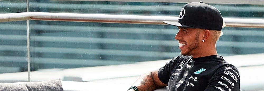 Lewis Hamilton, agora loiro, admite: “Volta boa, mas não perfeita”