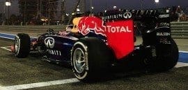 Daniil Kvyat surpreende e fecha sexta-feira na frente em Cingapura