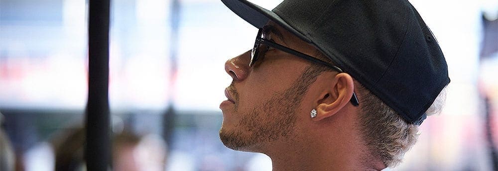 Lewis Hamilton acredita que tinha chance de vencer antes de abandonar