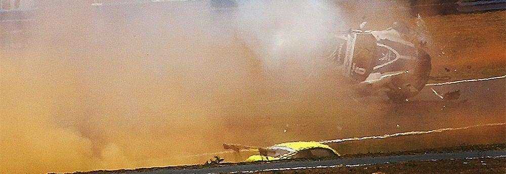 VÍDEO: Pedro Piquet capota diversas vezes e é levado para hospital