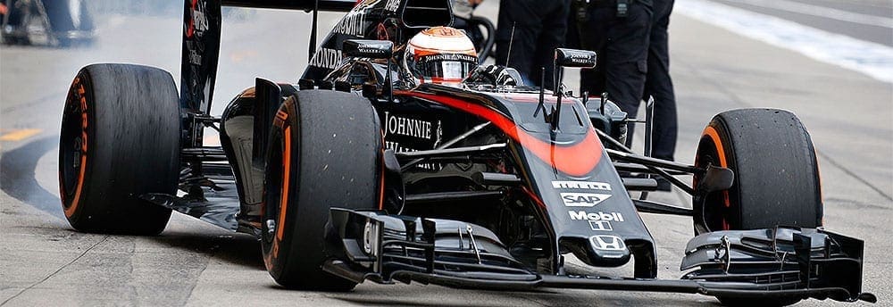 Jenson Button fica irritado com erro de comunicação da McLaren