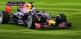 Daniel Ricciardo lamenta “incidente de corrida” na largada com Felipe Massa