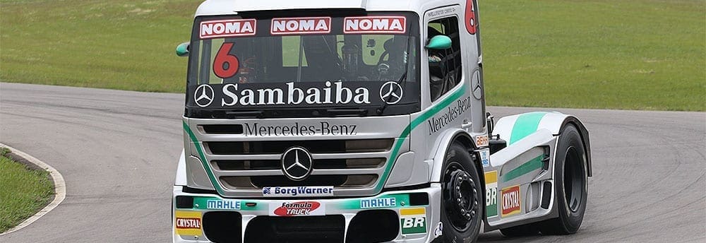 Cirino na frente do warm up da Fórmula Truck em Guaporé