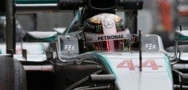 Lewis Hamilton despreocupado com as poucas voltas completadas