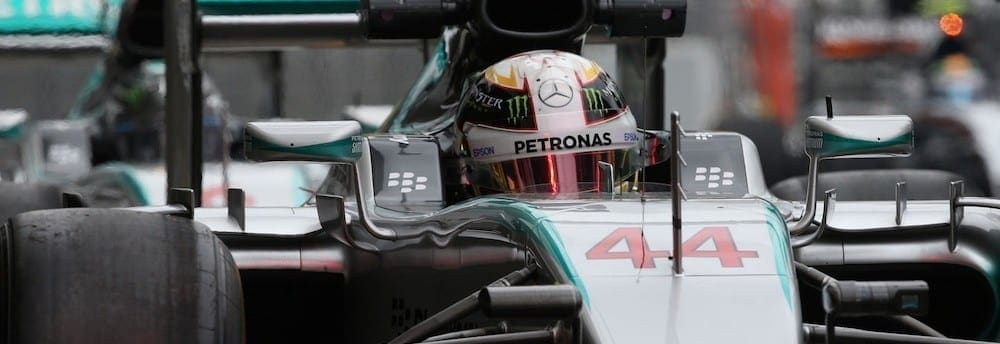 Lewis Hamilton despreocupado com as poucas voltas completadas