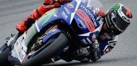 Jorge Lorenzo supera seu companheiro Valentino Rossi e crava a pole em Motegi